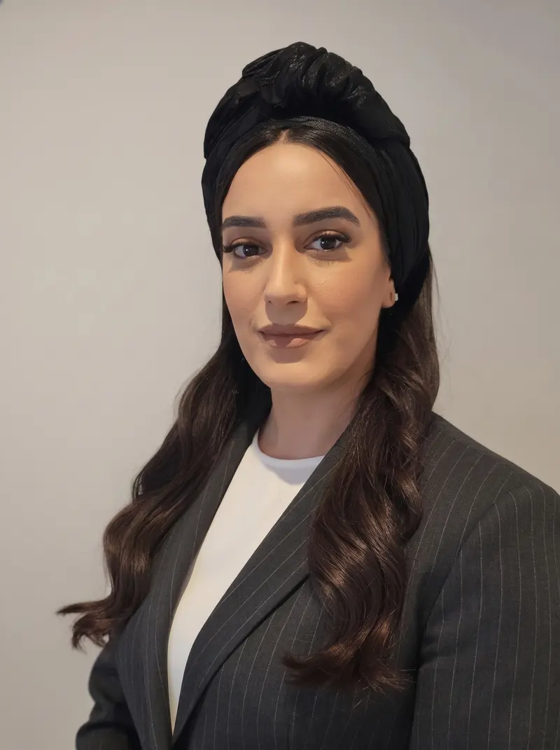 שובל שיה, עורכת דין ומגשרת